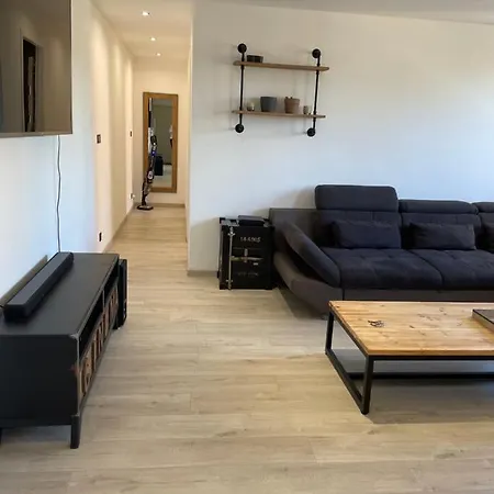 De Adrien Garage Prive Apartment